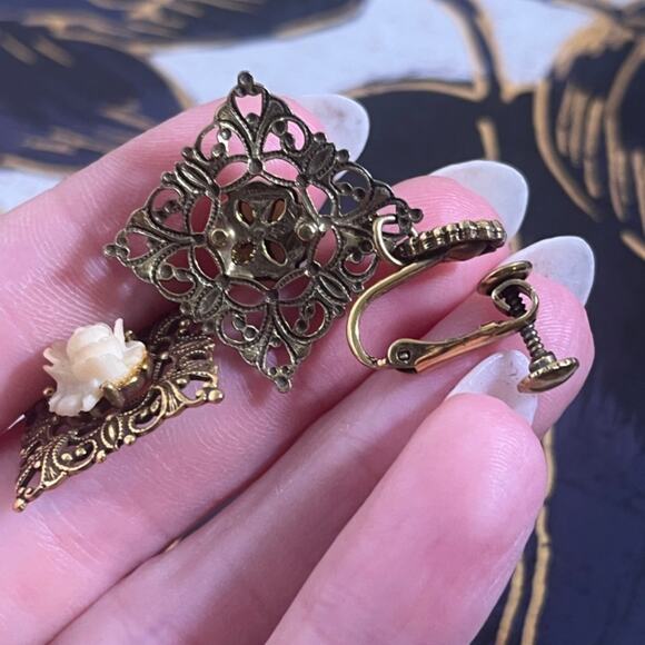 Vintage 1940s Brass Tone Celluloid Rose Intricate Floral Filigree Earrings A1 - Picture 6 of 10